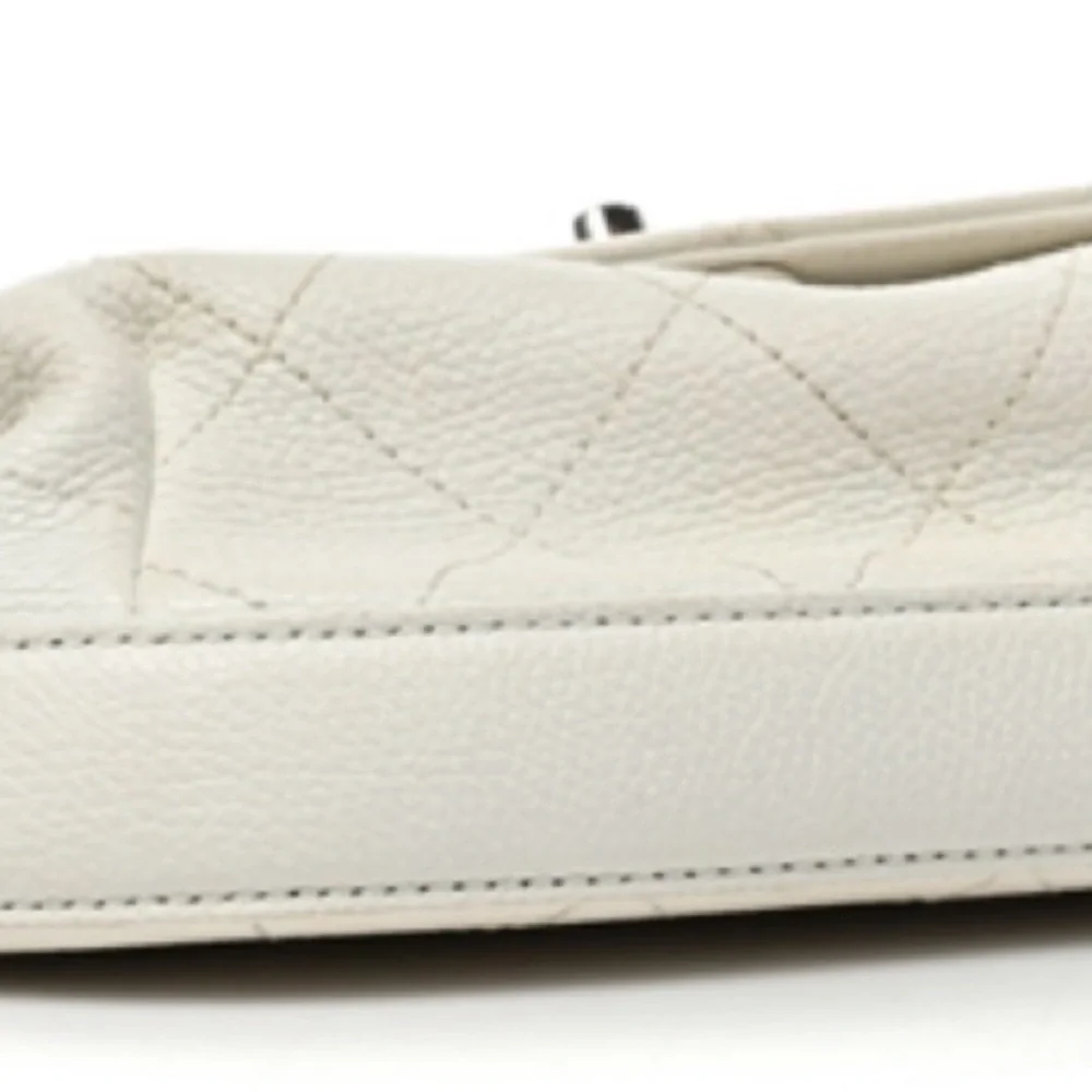 Beautiful White Chanel Crossbody In very good condition! Authentic! - Picture 3 of 7